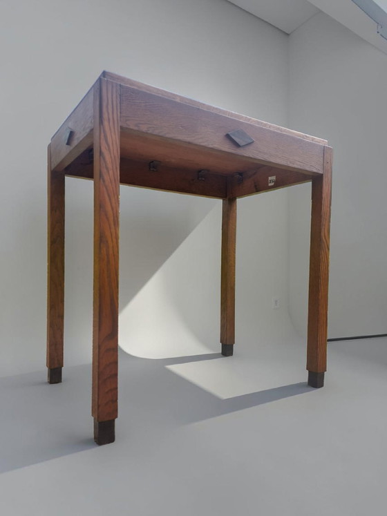 Image 1 of petite table, table de l'école d'Amsterdam