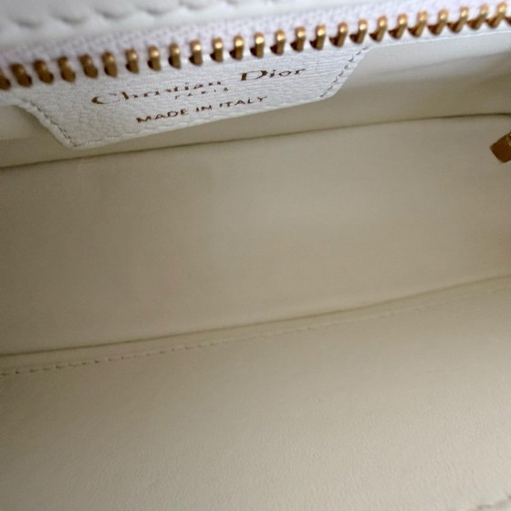 Image 1 of DIOR CARO PICCOLO - PELLE DI VITELLO MARMORIZZATA CANNAGE, FERRAMENTA BIANCA ORO