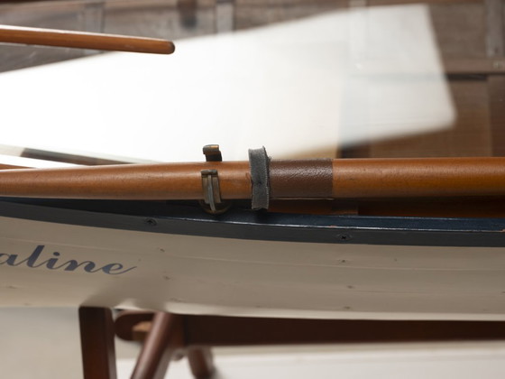 Image 1 of Mesa de centro con forma de barco y tablero de cristal, diseño contemporáneo (posterior al año 2000)