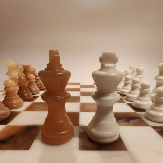 Image 1 of Jeu d'échecs de luxe vintage des années 1970 en albâtre italien sculpté à la main de Volterra - blanc et agate naturelle (brune)