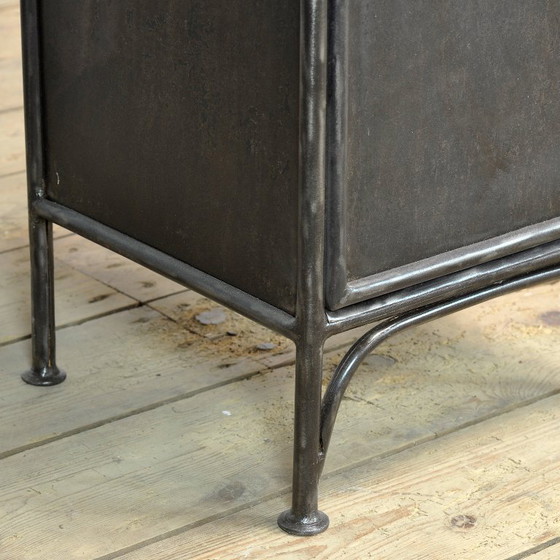 Ensemble de tables de chevet en fer, années 1900 – Tables de nuit, Glass, Iron, Vintage (photo 11 of 11)