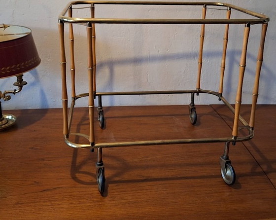 Image 1 of Cocktailtrolley/barwagen van imitatiebamboe, toegeschreven aan Maison Jansen, Frankrijk, jaren 1950-1960.