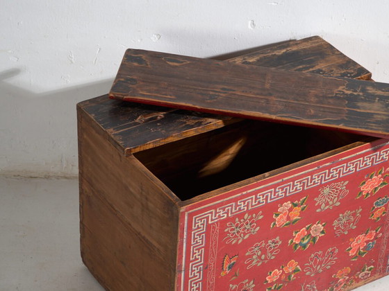 Malle chinoise ancienne peinte en bois de pin – Chine, circa 1930 – Armoires de rangement, Metal (photo 21 of 40)