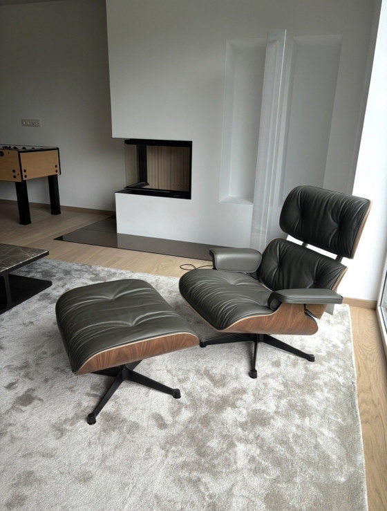 Image 1 of Vitra Lounge-Sessel + Hocker XL Premium-Leder Khaki