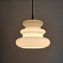 Lampe suspendue vintage par Peill et Putzler, Allemagne, 1960. Modèle AH 1. Verre à lait / verre opalin. Blanc.