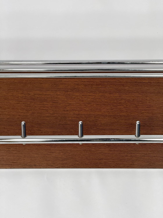 Image 1 of Appendiabiti da parete retrò con mensola – Legno wengé e cromo, stile vintage spaziale