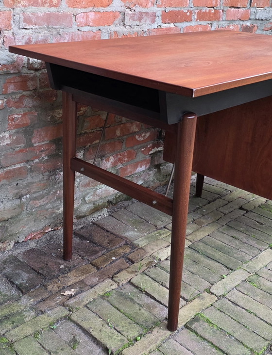 Vintage, Design Bureau. Teak. Jaren 60 – Wood (photo 10 of 15)