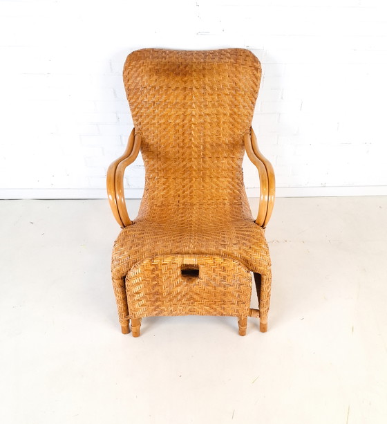 Image 1 of Poltrona vintage in rattan con poggiapiedi