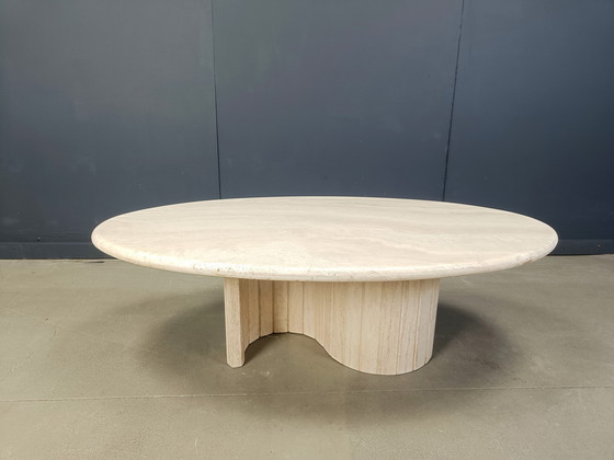 Image 1 of Table basse ovale en travertin, 1970