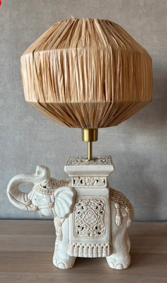 Image 1 of Lampada da tavolo a forma di elefante
