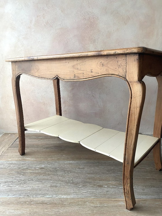 Image 1 of Consola rústica antigua estilo Luis XV en madera maciza de cerezo: elegante estilo campestre.