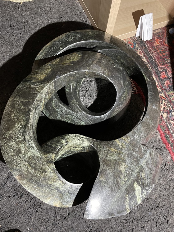 Image 1 of Exklusive Cliff Makore Skulptur „Chronik“ – 50 kg Gepardenjade (gesegnet/signiert)