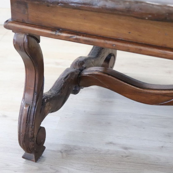 Image 1 of Mesa de centro de nogal macizo, Italia, principios del siglo XX.