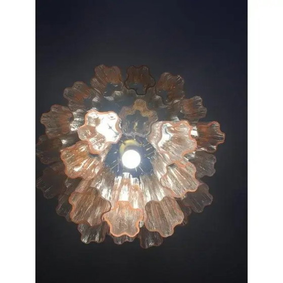 Image 1 of Coppia di lussuosi lampadari Tronchi in vetro di Murano rosa con struttura in metallo placcato oro 24 carati.