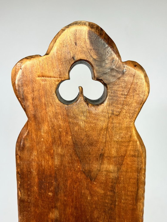 Image 1 of Antico sgabello / sedia spagnola a treppiede. Brutalista