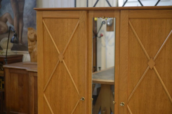 Eichen-Kleiderschrank mit Saint-Gobain Spiegel aus den 1960er Jahren. – Kleiderschränke, Holz, Vintage (photo 3 of 11)