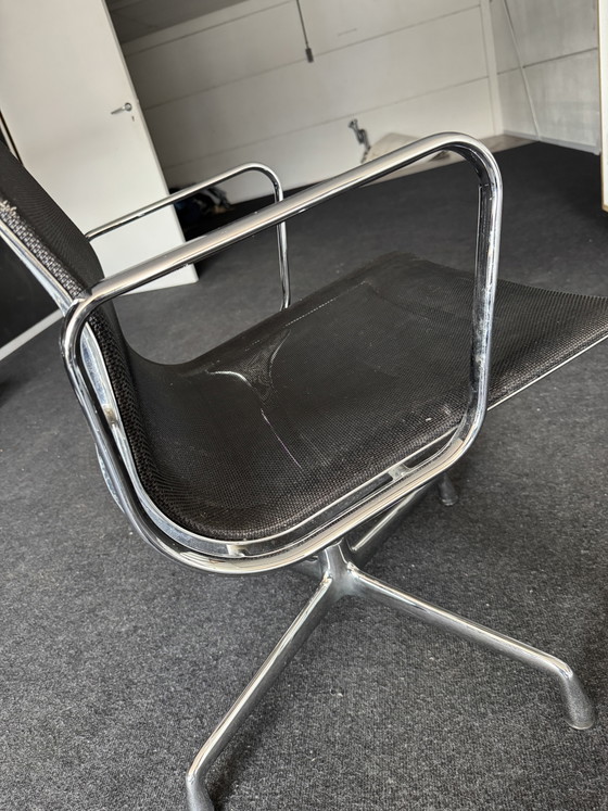 Image 1 of Fauteuil de bureau pivotant Vitra Eames Netwave ea108 ea 108