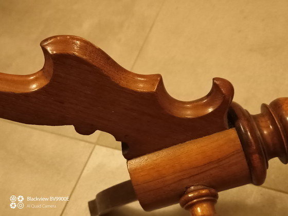 Image 1 of Mesa de costura con pequeños defectos.