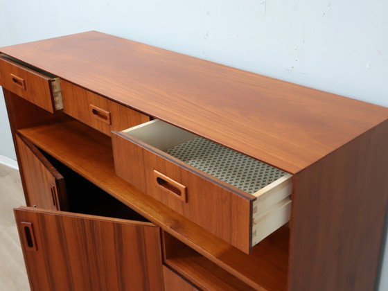 Image 1 of Haut-plat italien en teck des années 1960, restauré avec des pieds en laiton