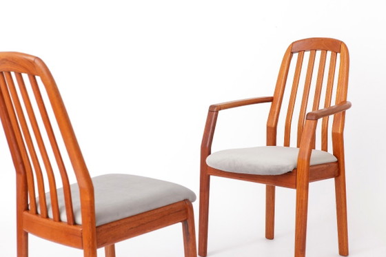 Set van 6 vintage teakhouten eetkamerstoelen van Dyrlund, 2 fauteuils en 4 stoelen zonder armleuningen, Deens (photo 5 of 8)