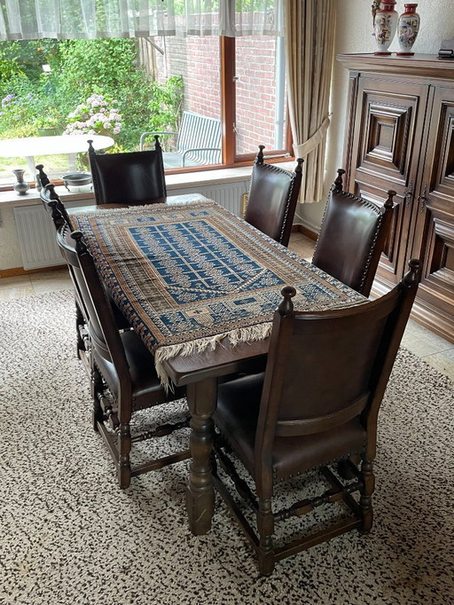Stylish Dining Table With 6 Comfortable Chairs