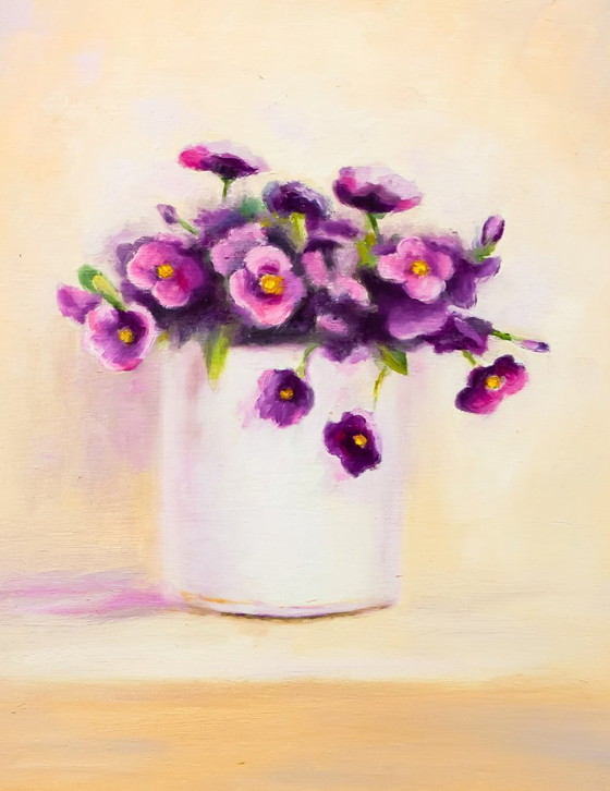 Image 1 of Flores pintadas a mano al óleo sobre tabla.  Cuadro de flores pintadas al óleo. Óleo con flores firmado. Flores violetas al óleo