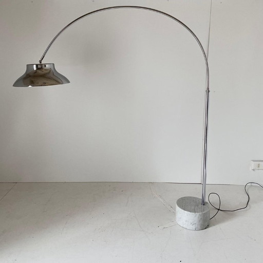 1x Lámpara de Pie de Arco XL Escultórica Italiana Space Age Cromada con Base de Mármol de Carrara