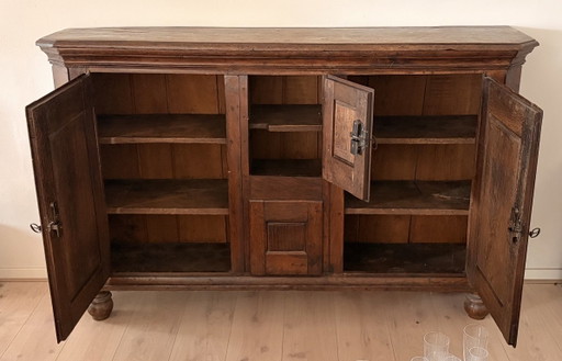 Antiker Eichenschrank aus dem frühen 18. Jahrhundert – dressoirs, Wood (photo 2 of 5)