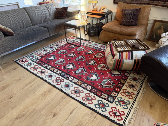 Image 1 of Kilim caucasico d'epoca con motivo grafico di animali (216 × 160 cm) ca. 1950