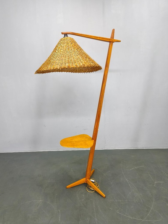 Image 1 of Vloerlamp uit het midden van de 20e eeuw met rotan kap, Tsjechoslowakije, jaren 60