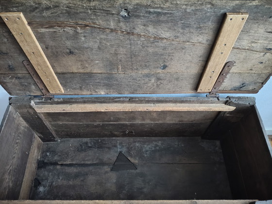 Image 1 of Baúl antiguo de madera maciza para mantas