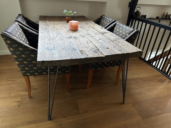Image 1 of Robuster Esstisch aus Holz mit Stahlfüßen – Maßanfertigung