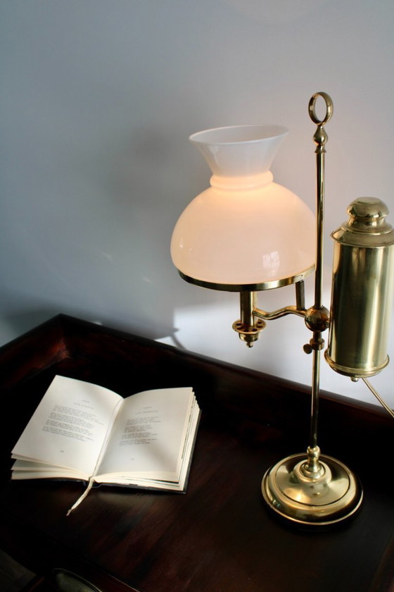 Image 1 of Lámpara inglesa en latón y opalina