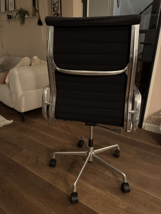 Image 1 of Vitra EA119