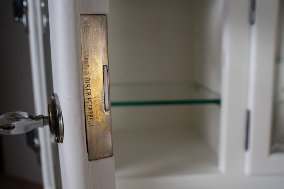 Mobile per strumenti dentali tedesco di Arnold Biber, Pforzheim, circa 1920, Vetrine, Legno, Bianco (foto 14 di 19)