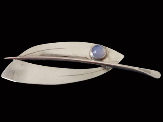 Parck & Co - Swedish silver brooch with chalcedony from 1956, Parck & Co, Stockholm, Decorative Objects, Stone (photo 2 of 5)