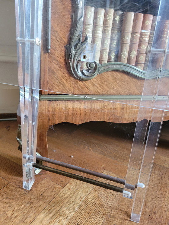 Image 1 of Table d'appoint en plexiglas