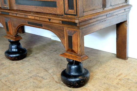 Image 1 of Armario de cojines de Gelderland, hacia 1650/ Gelderland Cushion Cabinet, 1650