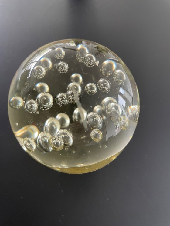 Image 1 of Juego de 4 esferas de cristal de IKEA, rojas y azules transparentes.