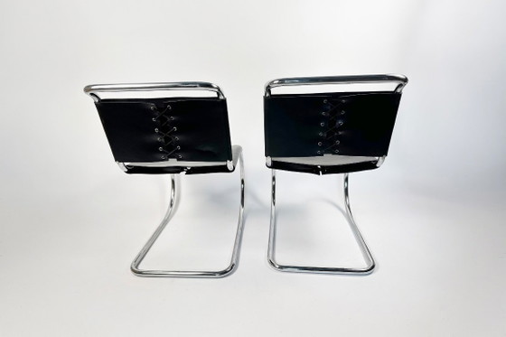 Image 1 of Een paar MR10 loungestoelen — Ludwig Mies van der Rohe, toegeschreven aan Knoll, ca. jaren 70