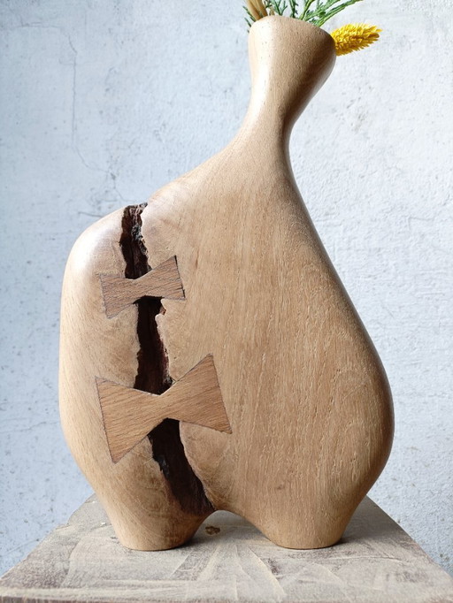 Vase/Skulptur aus geschnitzter massiver Eiche