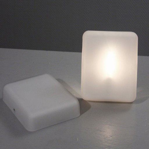 Een paar wandlampen van mat glas, model "IJsland", vintage Habitat, jaren 90.