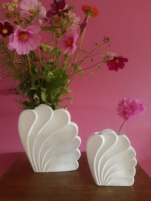 Unique Set White Mid-Century Decorative Shell Porcelain Vases, Vintage Art-Deco Revival Vase Set – vazen (photo 2 of 15)