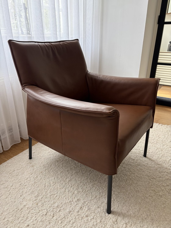 Image 1 of Fauteuil Limec au design original.