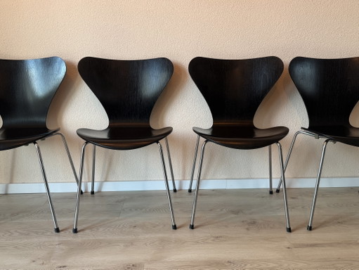 4x Fritz Hansen Vlinderstoel Series 7 - Zwart