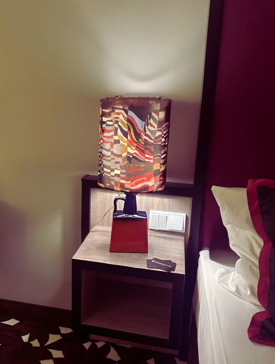 Image 1 of Een lamp in de vorm van een gerecyclede vaas, gemaakt van een zeldzame WGP-vaas van Walter Brecht.