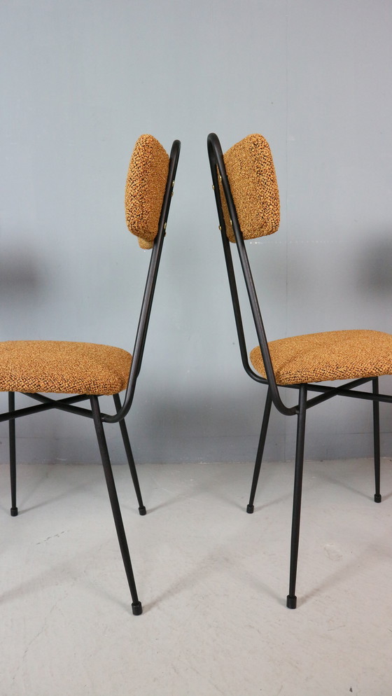 Image 1 of Ensemble de 4 chaises de salle à manger italiennes nouvellement tapissées 1950