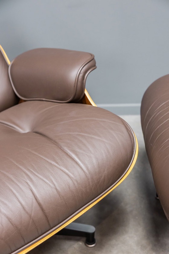 Image 1 of Sillón Eames + otomana