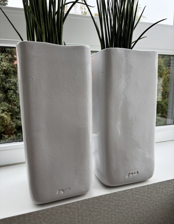 Image 1 of Vase/pot design MOBACH blanc avec plante