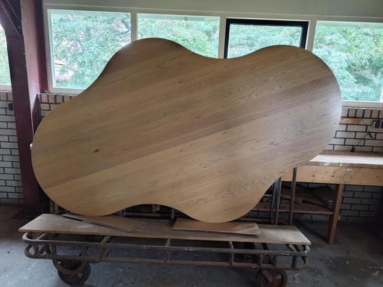 Design (Esszimmer-/Küchen-)Tisch zu verkaufen Massiv Eichenholz – Helm, Esstische, Wood (photo 2 of 5)
